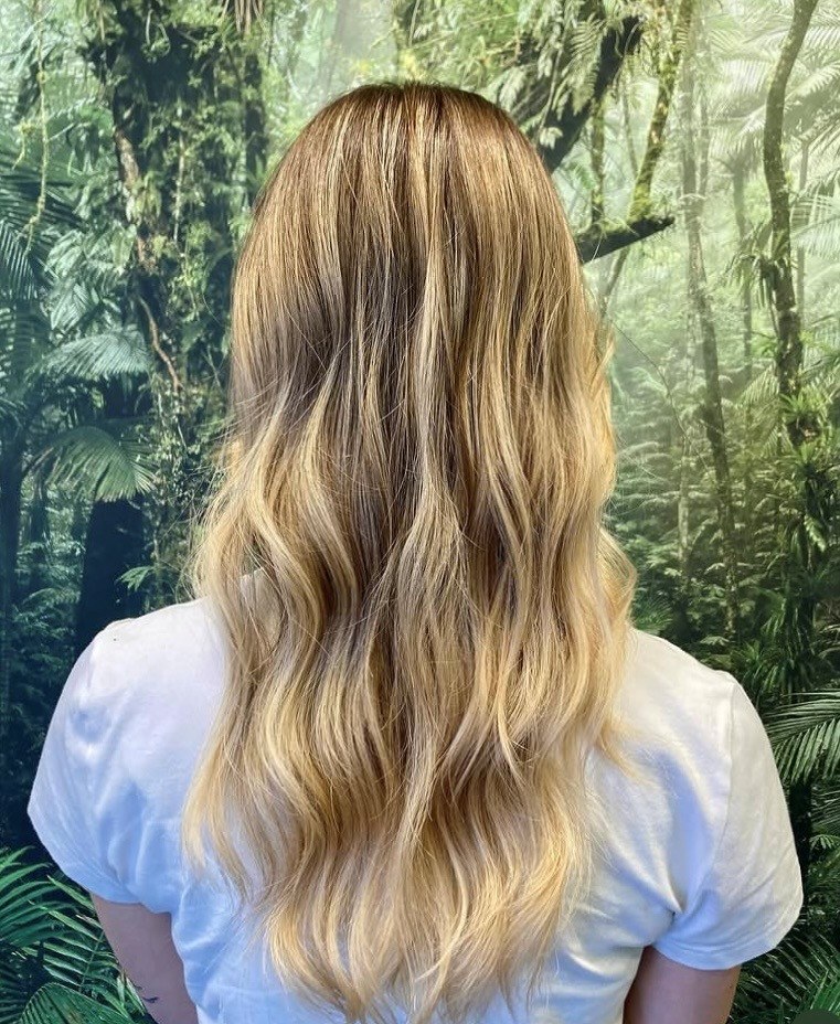Schiaritura balayage su capelli lunghi realizzata a Roma Aurelio Bravetta